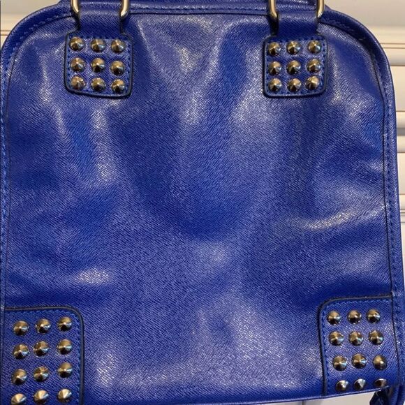 Brand name symbol is “(A) “ I don’t know the brand name but it’s a beautiful! - Picture 7 of 7